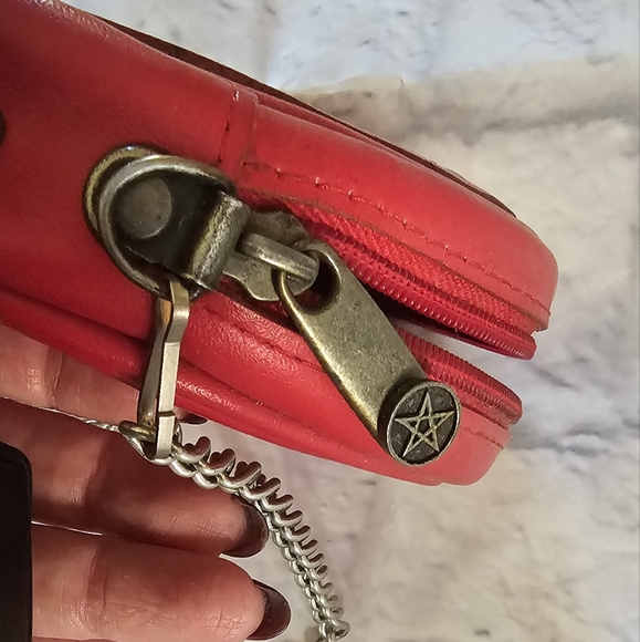 Genuine Leather Red Circle Purse By Alchemy Gothic - Picture 5 of 5